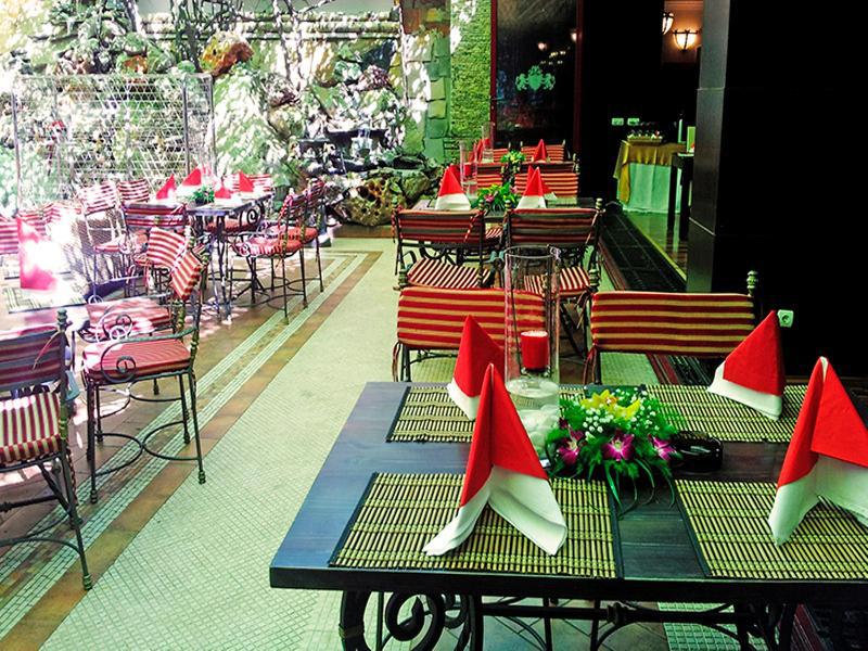Hotel Prahova Plaza Плоешти Экстерьер фото