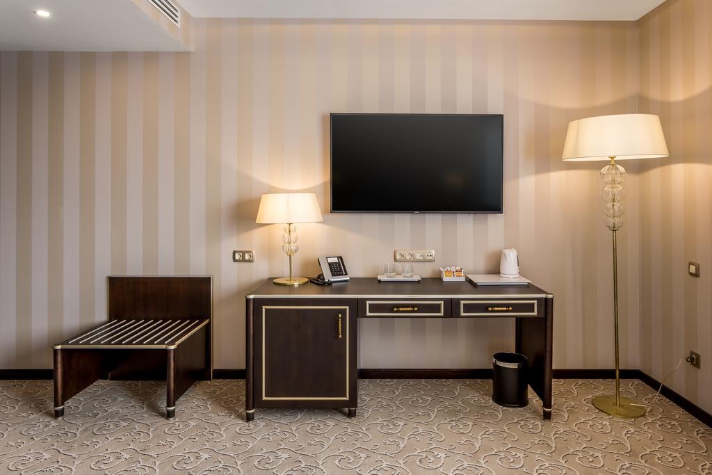 Hotel Prahova Plaza Плоешти Экстерьер фото