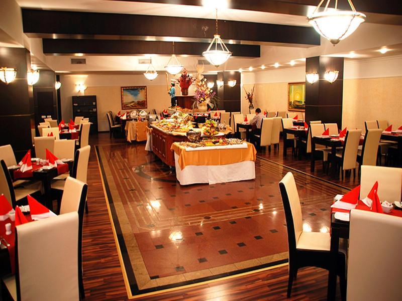 Hotel Prahova Plaza Плоешти Экстерьер фото